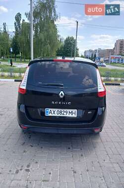 Минивэн Renault Scenic 2012 в 
