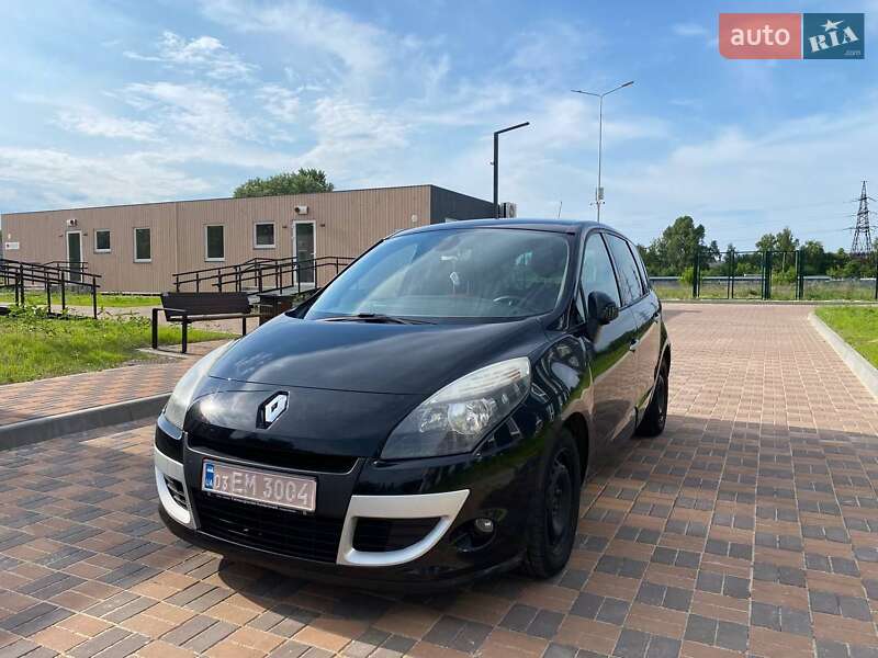 Минивэн Renault Scenic 2011 в 