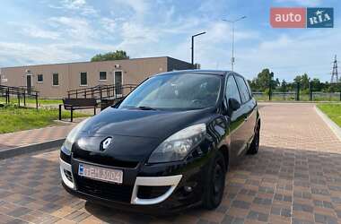 Минивэн Renault Scenic 2011 в 