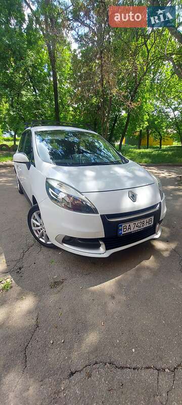 Минивэн Renault Scenic 2012 в 