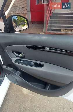 Минивэн Renault Scenic 2012 в 