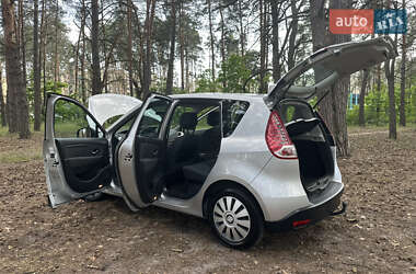 Минивэн Renault Scenic 2010 в 