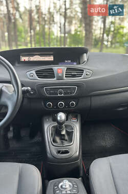 Минивэн Renault Scenic 2010 в 