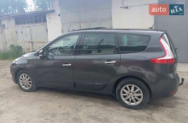 Минивэн Renault Scenic 2011 в 