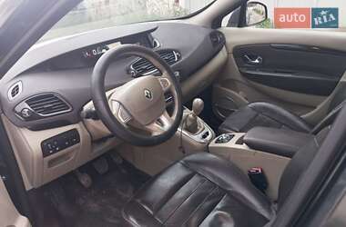 Минивэн Renault Scenic 2011 в 