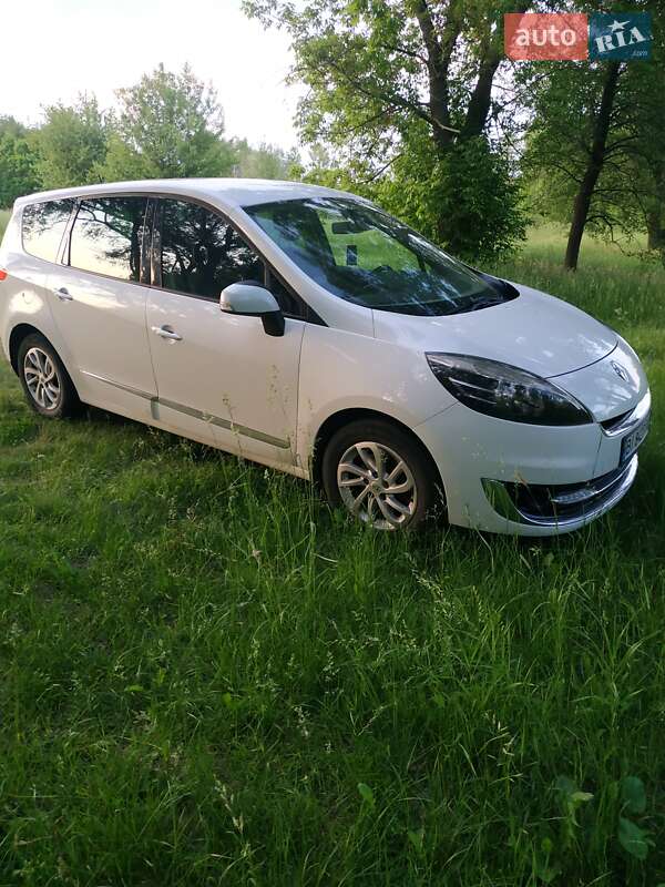 Минивэн Renault Scenic 2013 в Гадяче