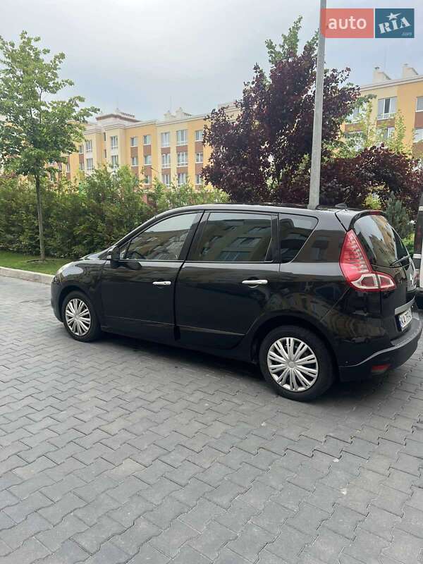 Минивэн Renault Scenic 2010 в Киеве