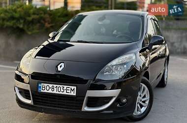 Минивэн Renault Scenic 2011 в 