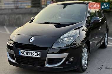Минивэн Renault Scenic 2011 в 