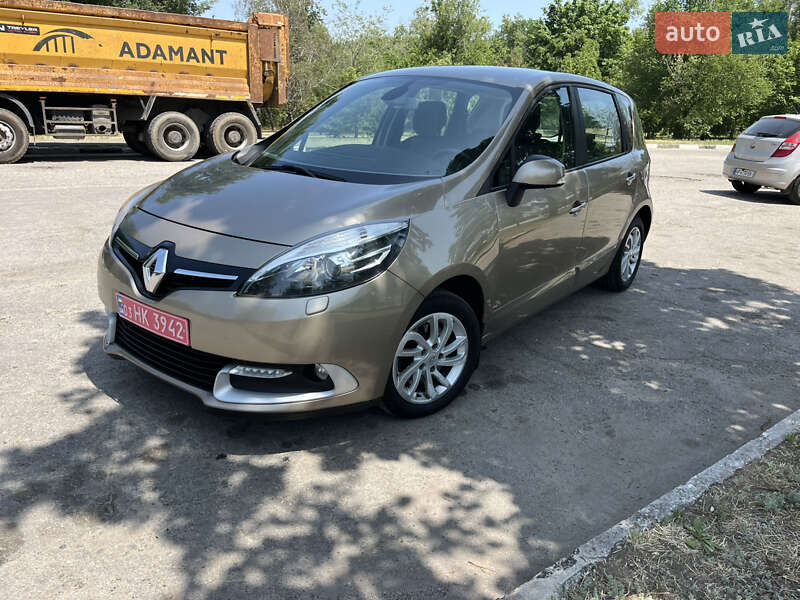 Минивэн Renault Scenic 2013 в 