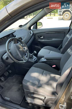 Минивэн Renault Scenic 2013 в 