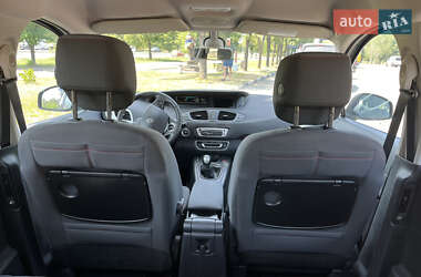 Минивэн Renault Scenic 2013 в 