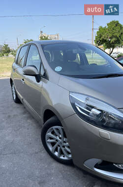 Минивэн Renault Scenic 2013 в 