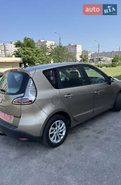 Минивэн Renault Scenic 2013 в 