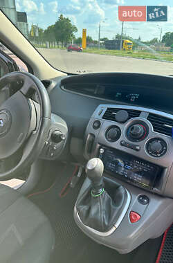 Минивэн Renault Scenic 2005 в 