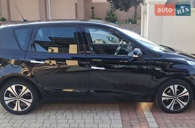 Минивэн Renault Scenic 2011 в 