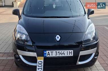 Минивэн Renault Scenic 2011 в 