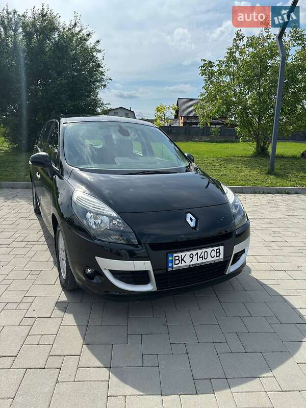 Минивэн Renault Scenic 2011 в 