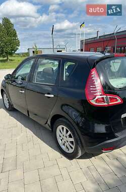 Минивэн Renault Scenic 2011 в 