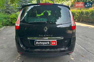 Мінівен Renault Scenic 2015 в 