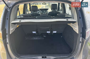 Минивэн Renault Scenic 2012 в 