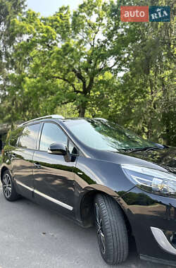 Минивэн Renault Scenic 2013 в 