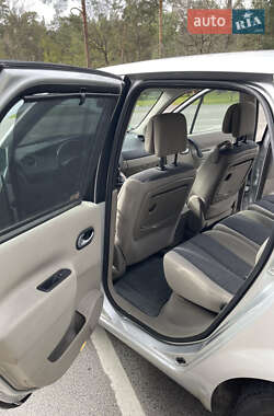 Минивэн Renault Scenic 2005 в 