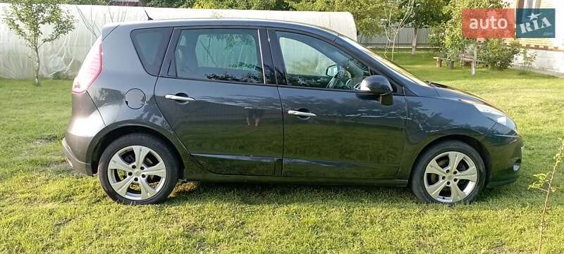 Минивэн Renault Scenic 2010 в Вараше