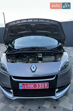 Минивэн Renault Scenic 2013 в 