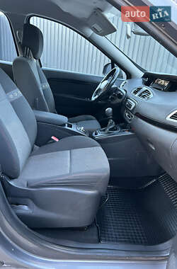 Минивэн Renault Scenic 2013 в 