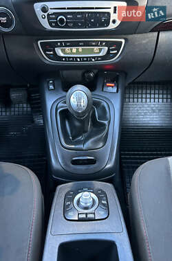Минивэн Renault Scenic 2013 в 