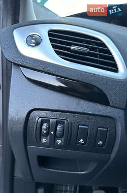 Минивэн Renault Scenic 2013 в 