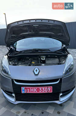 Минивэн Renault Scenic 2013 в 