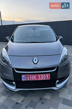Минивэн Renault Scenic 2013 в 