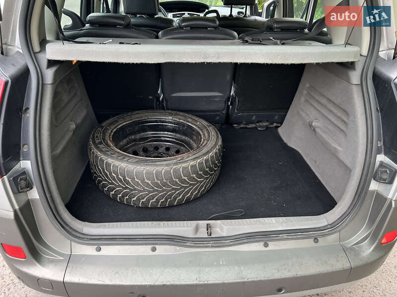 Минивэн Renault Scenic 2005 в Ровно