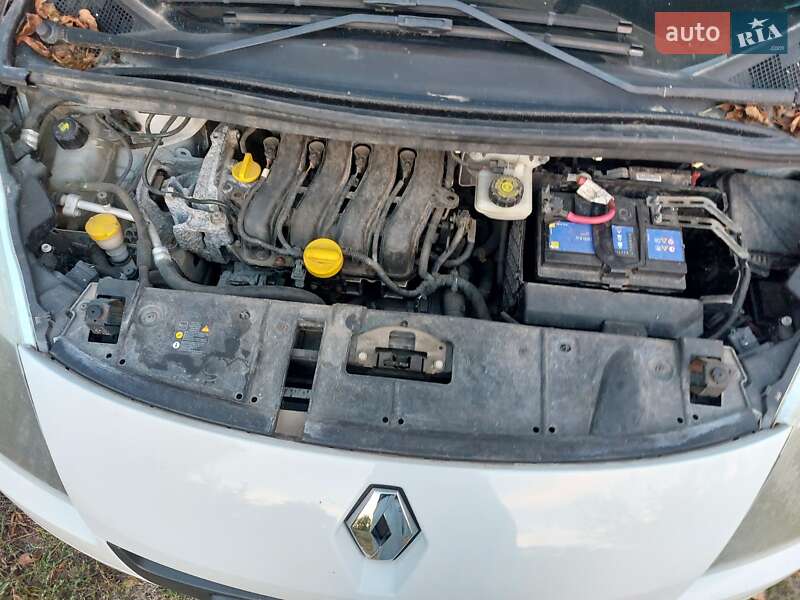 Минивэн Renault Scenic 2010 в 