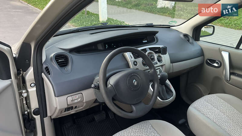 Минивэн Renault Scenic 2006 в Ананьеве