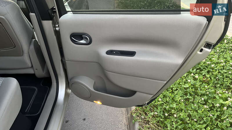 Минивэн Renault Scenic 2006 в Ананьеве