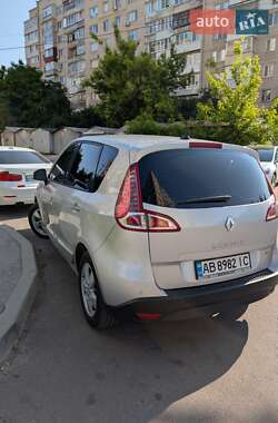 Минивэн Renault Scenic 2010 в 