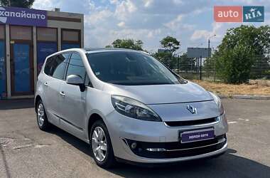 Минивэн Renault Scenic 2012 в 