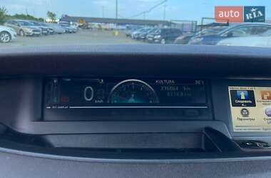 Минивэн Renault Scenic 2012 в 
