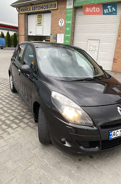 Минивэн Renault Scenic 2010 в 