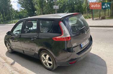 Минивэн Renault Scenic 2010 в 