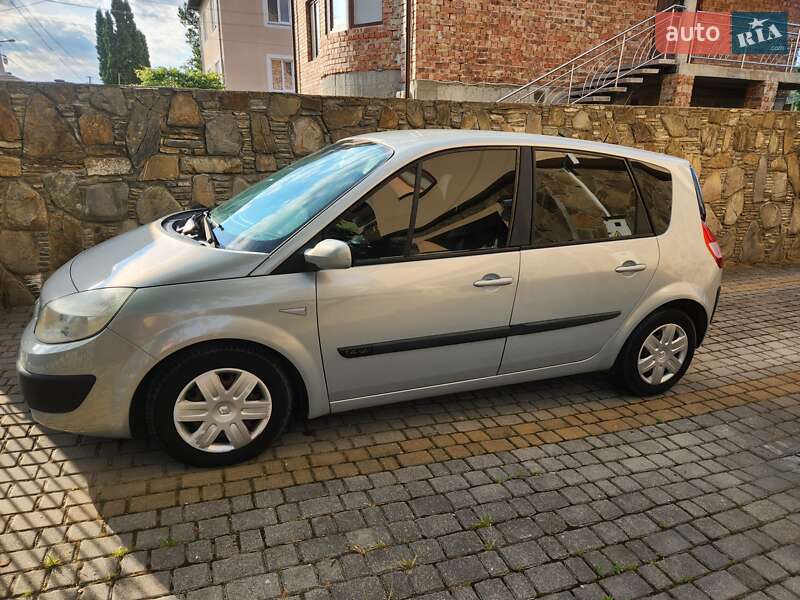 Минивэн Renault Scenic 2004 в 
