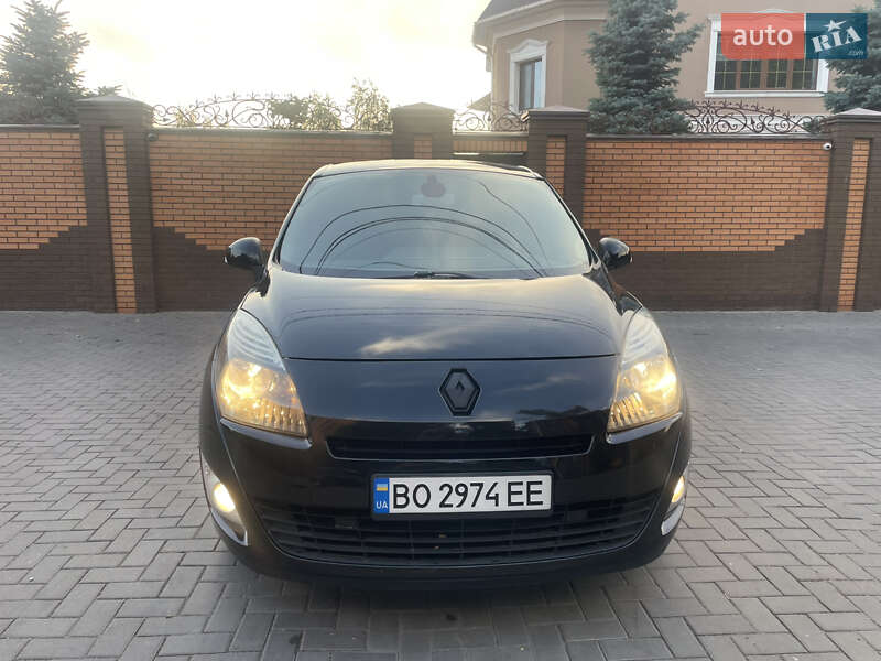 Минивэн Renault Scenic 2010 в 