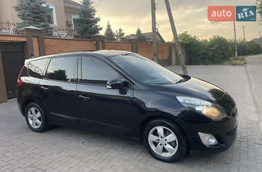 Минивэн Renault Scenic 2010 в 