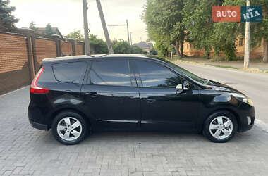 Минивэн Renault Scenic 2010 в 