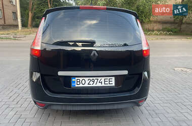 Минивэн Renault Scenic 2010 в 
