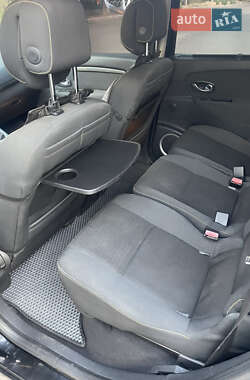 Минивэн Renault Scenic 2010 в 