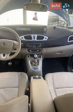 Минивэн Renault Scenic 2010 в 